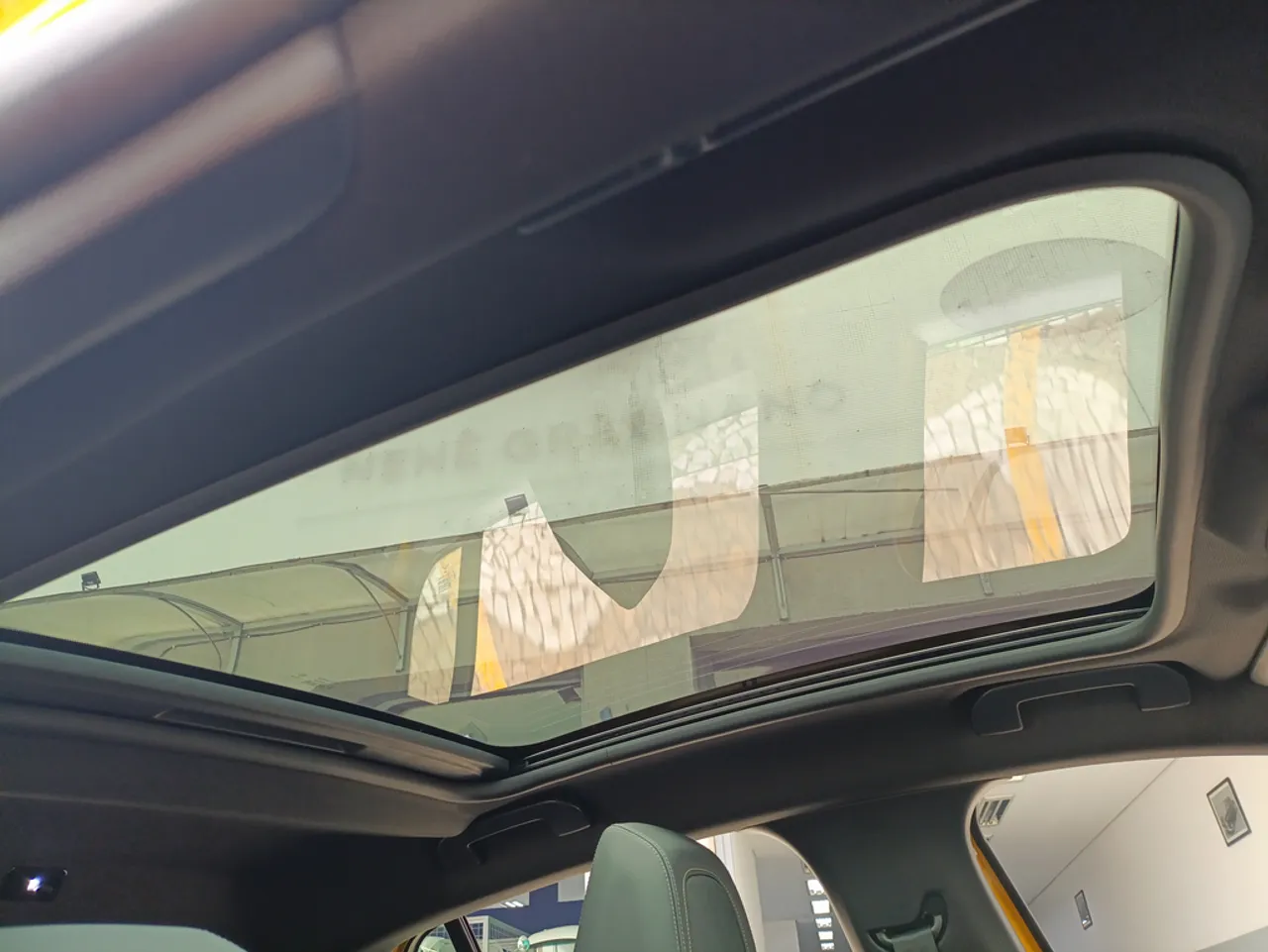 Peugeot E-208 - Imagem 9