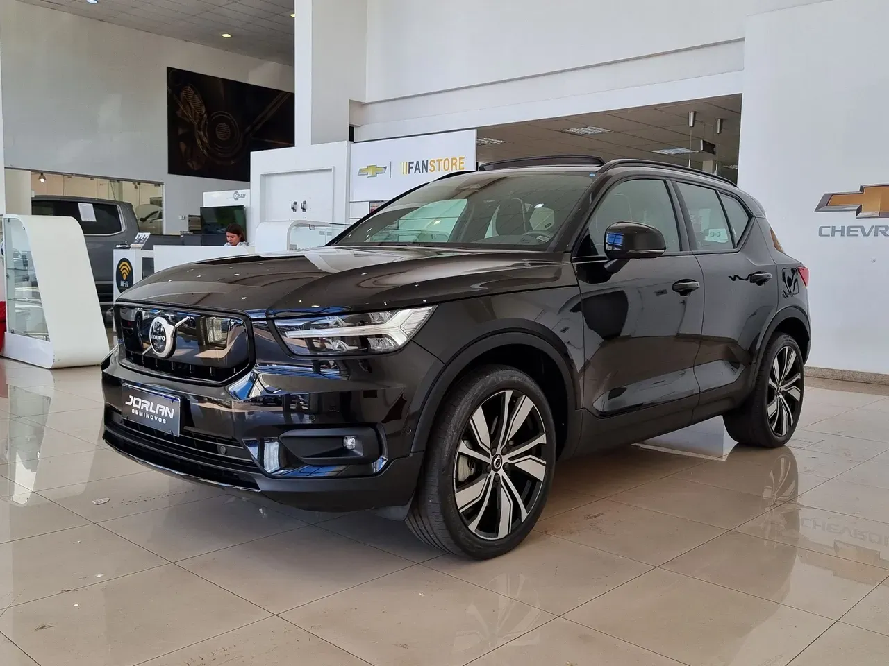 Volvo XC40 Recharge - Imagem 3