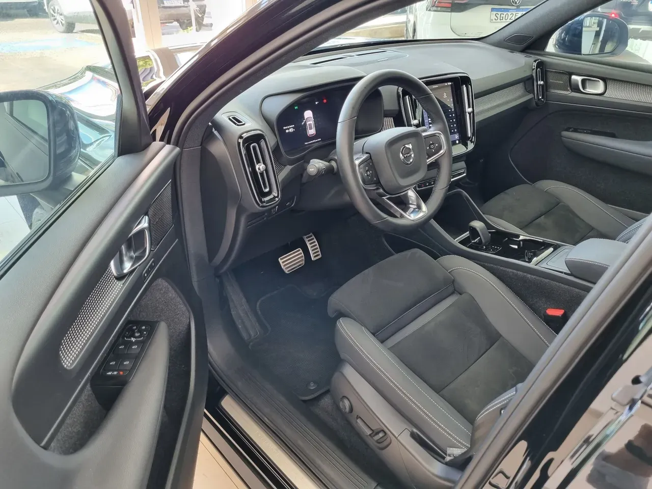 Volvo XC40 Recharge - Imagem 7