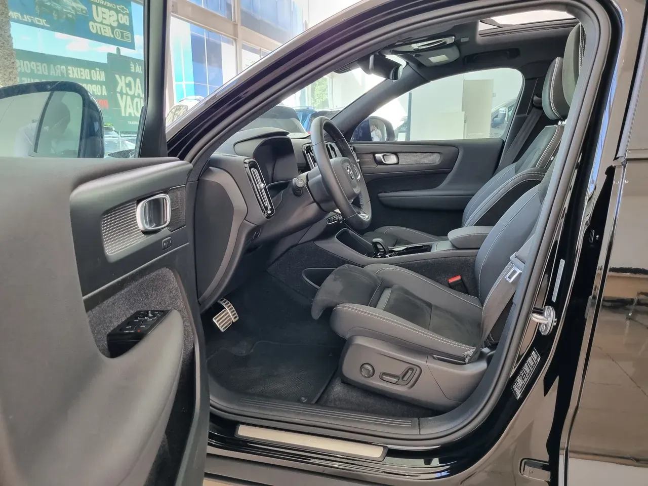 Volvo XC40 Recharge - Imagem 8