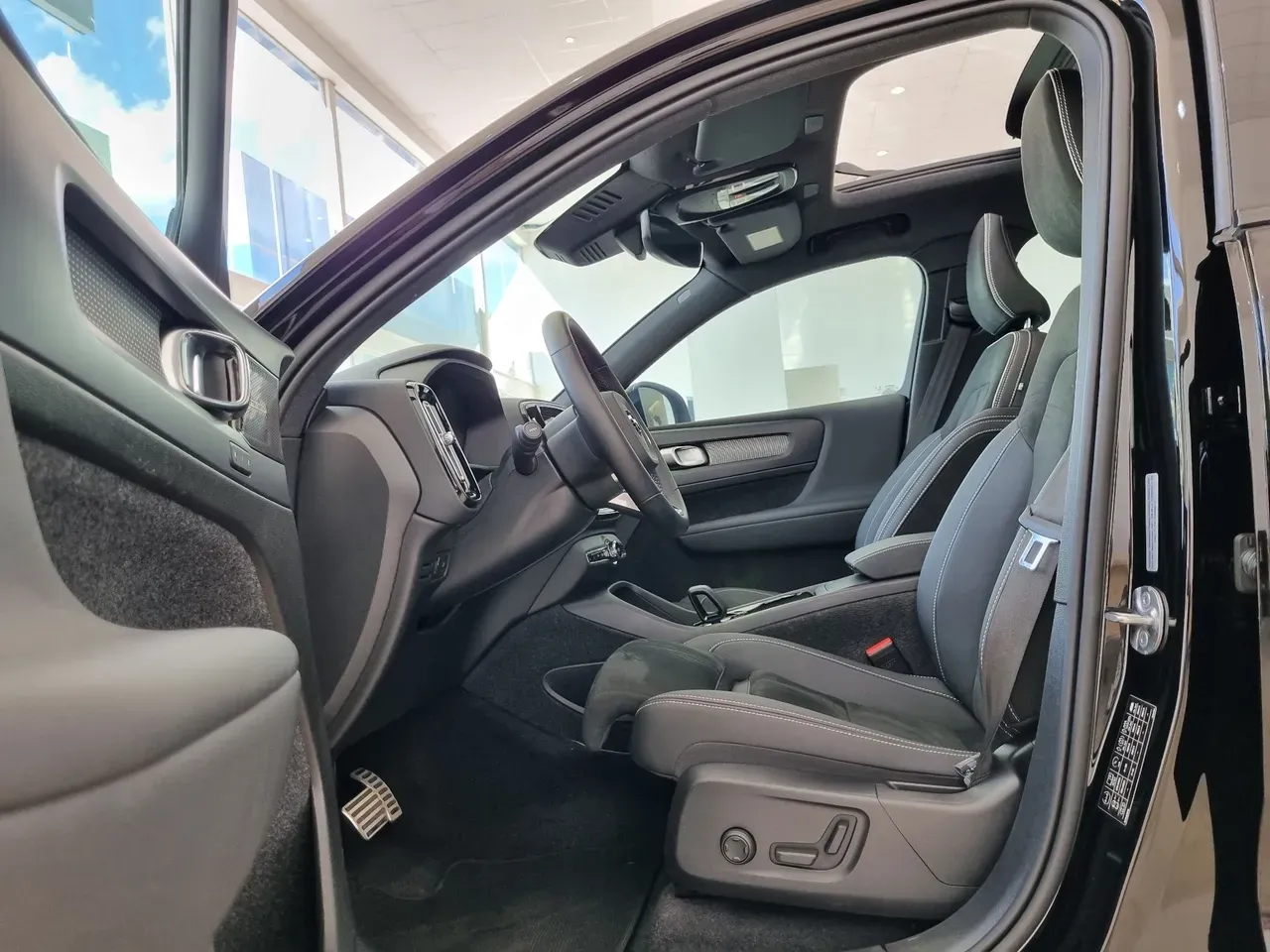 Volvo XC40 Recharge - Imagem 9