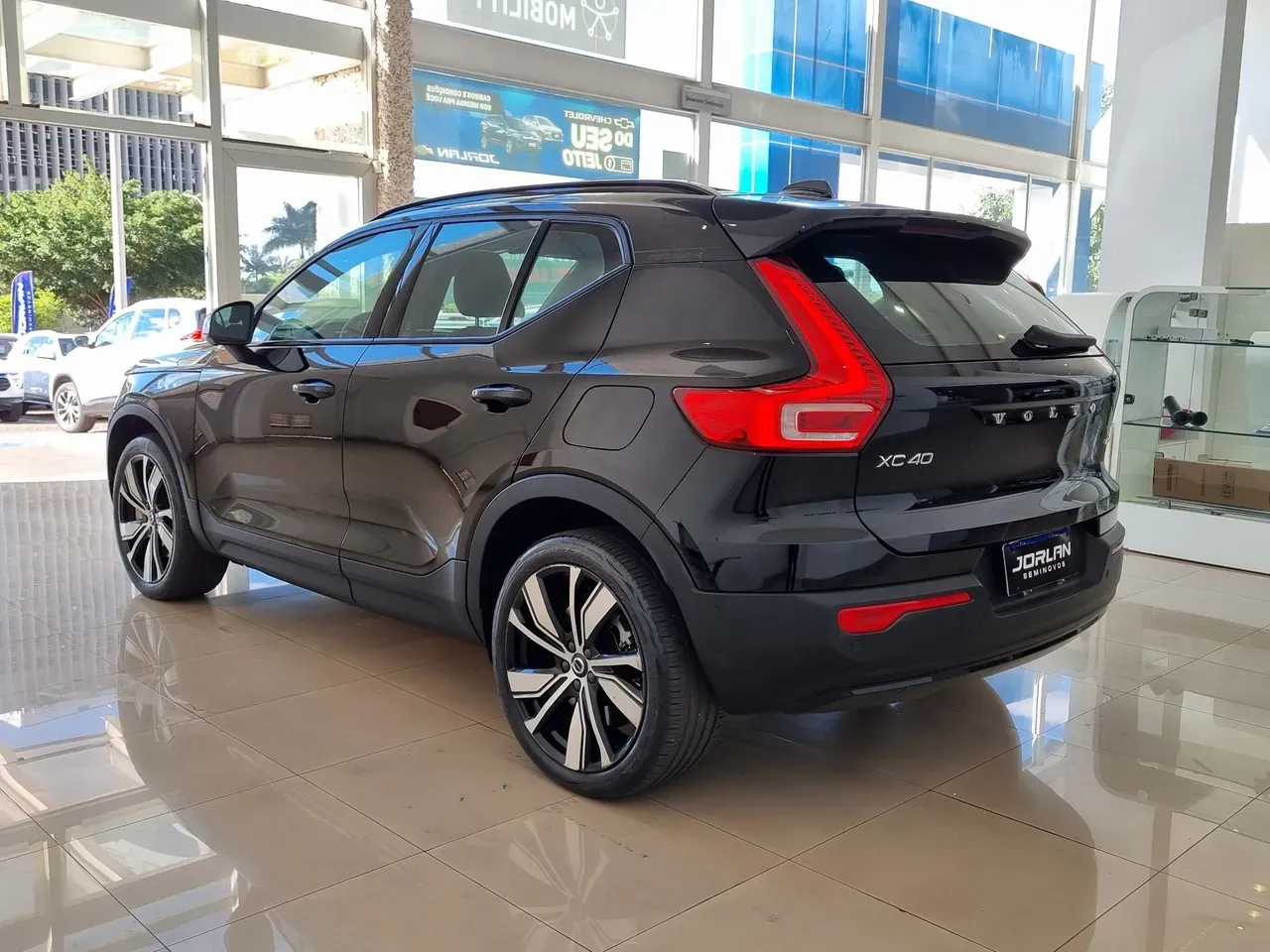 Volvo XC40 Recharge - Imagem 13