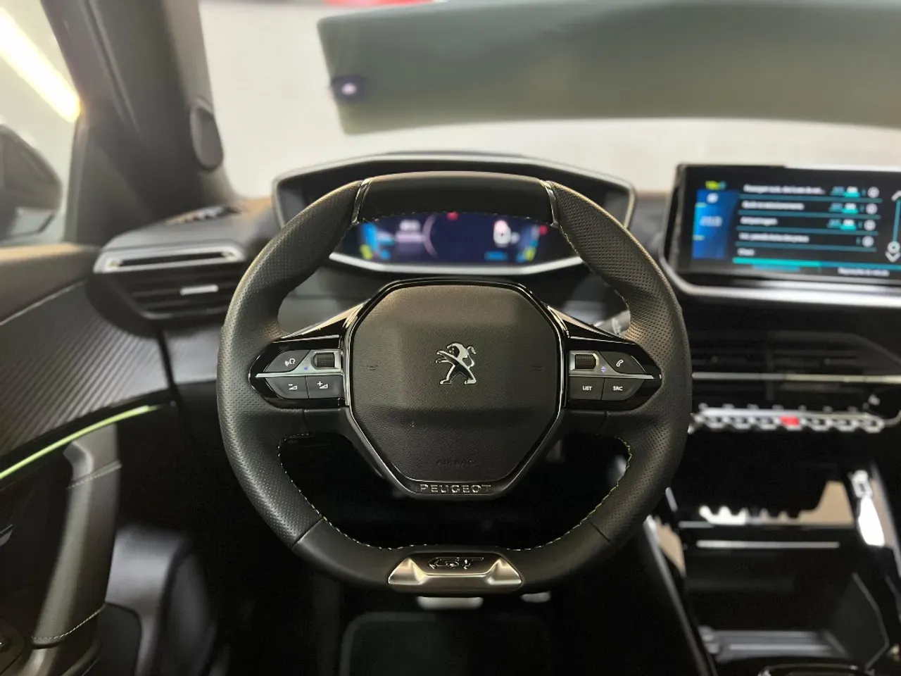 Peugeot E-208 - Imagem 8