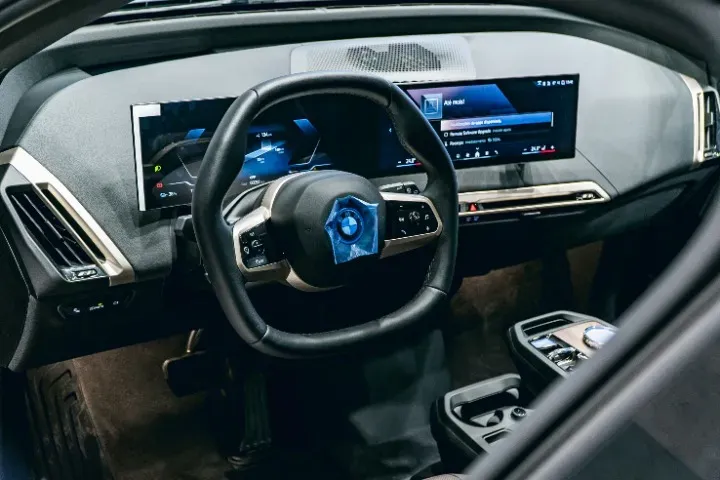 BMW Ix - Imagem 9