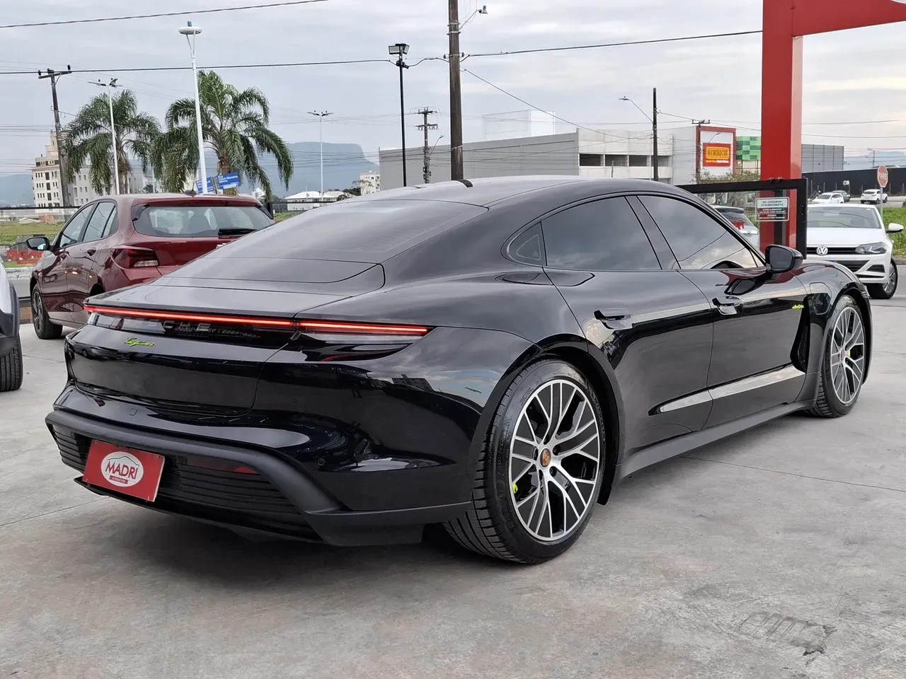 Porsche Taycan - Imagem 6