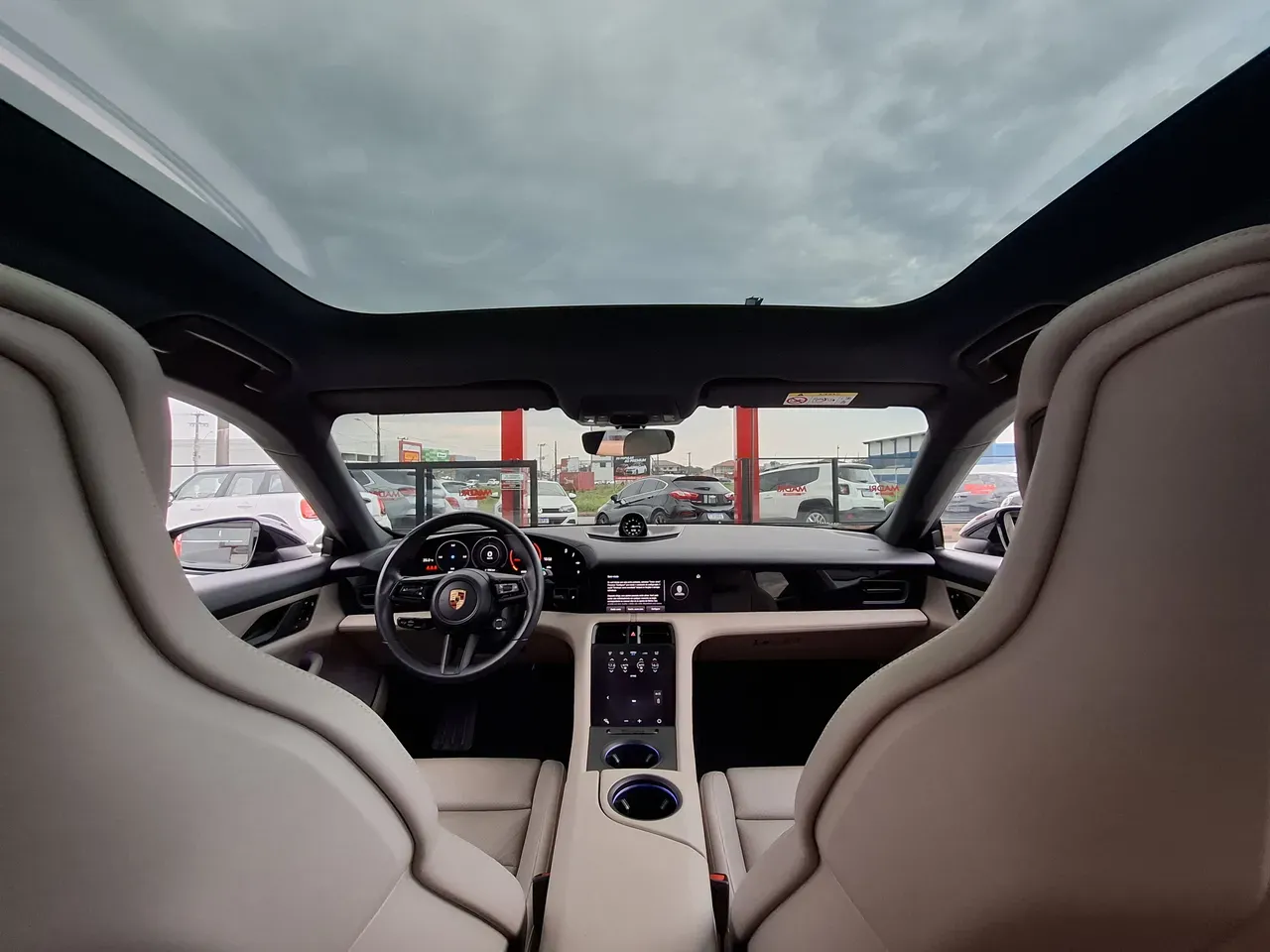 Porsche Taycan - Imagem 12