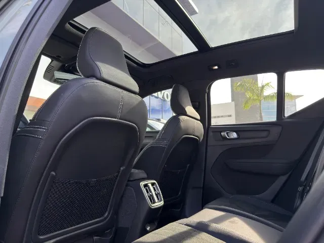 Volvo XC40 Recharge - Imagem 15