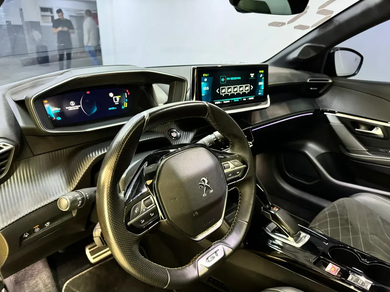 Peugeot E-208 - Imagem 8