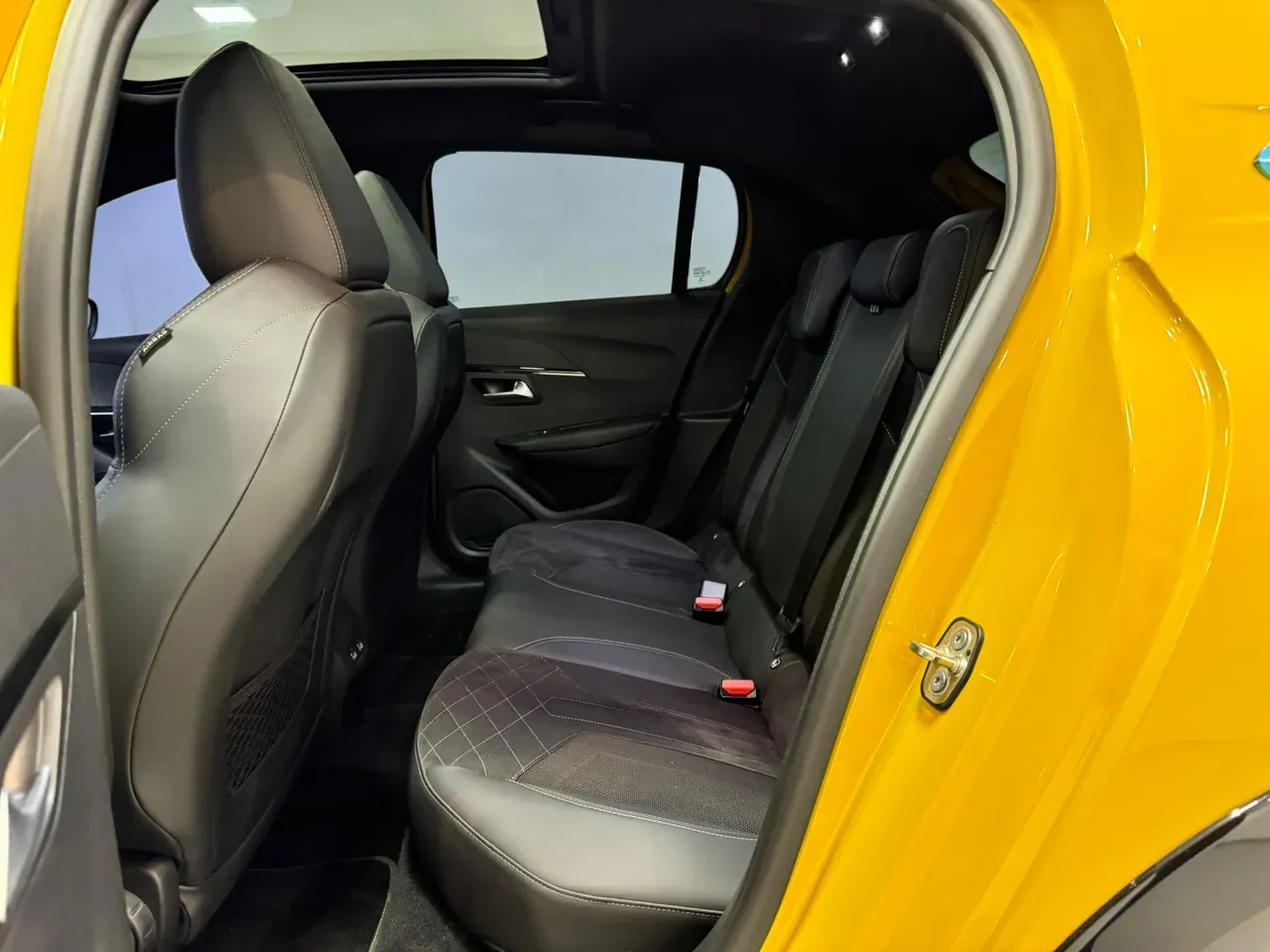 Peugeot E-208 - Imagem 11