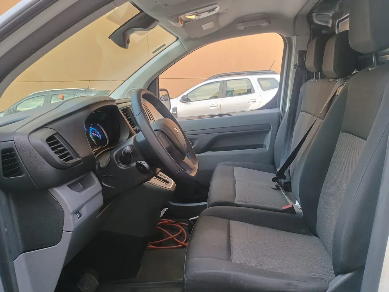 Peugeot E-expert - Imagem 13