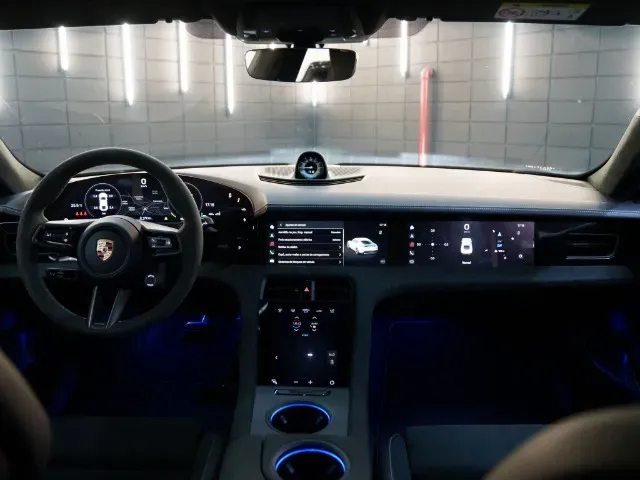 Porsche Taycan - Imagem 15