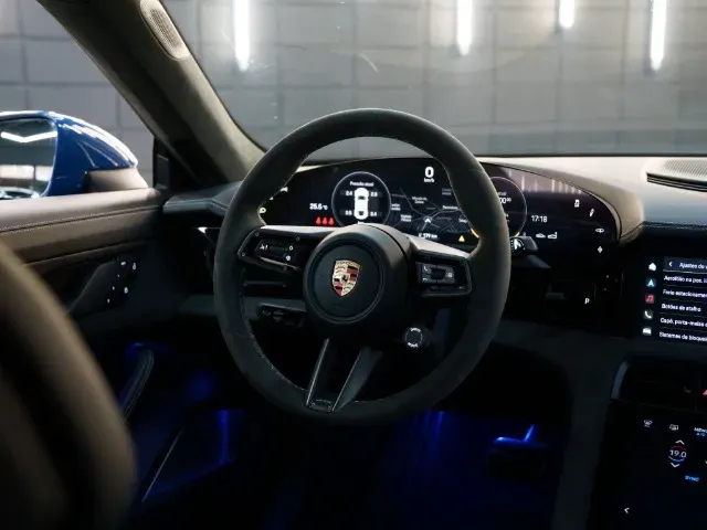 Porsche Taycan - Imagem 16