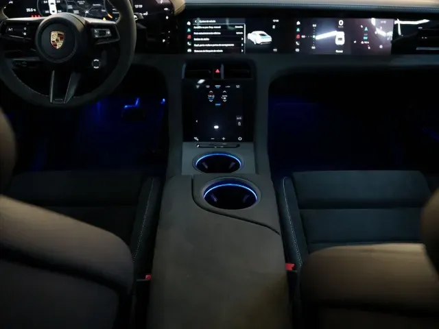 Porsche Taycan - Imagem 17