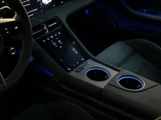 Porsche Taycan - Imagem 19