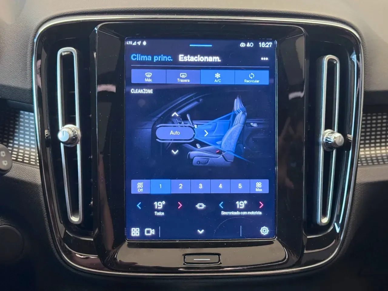 Volvo XC40 Recharge - Imagem 9