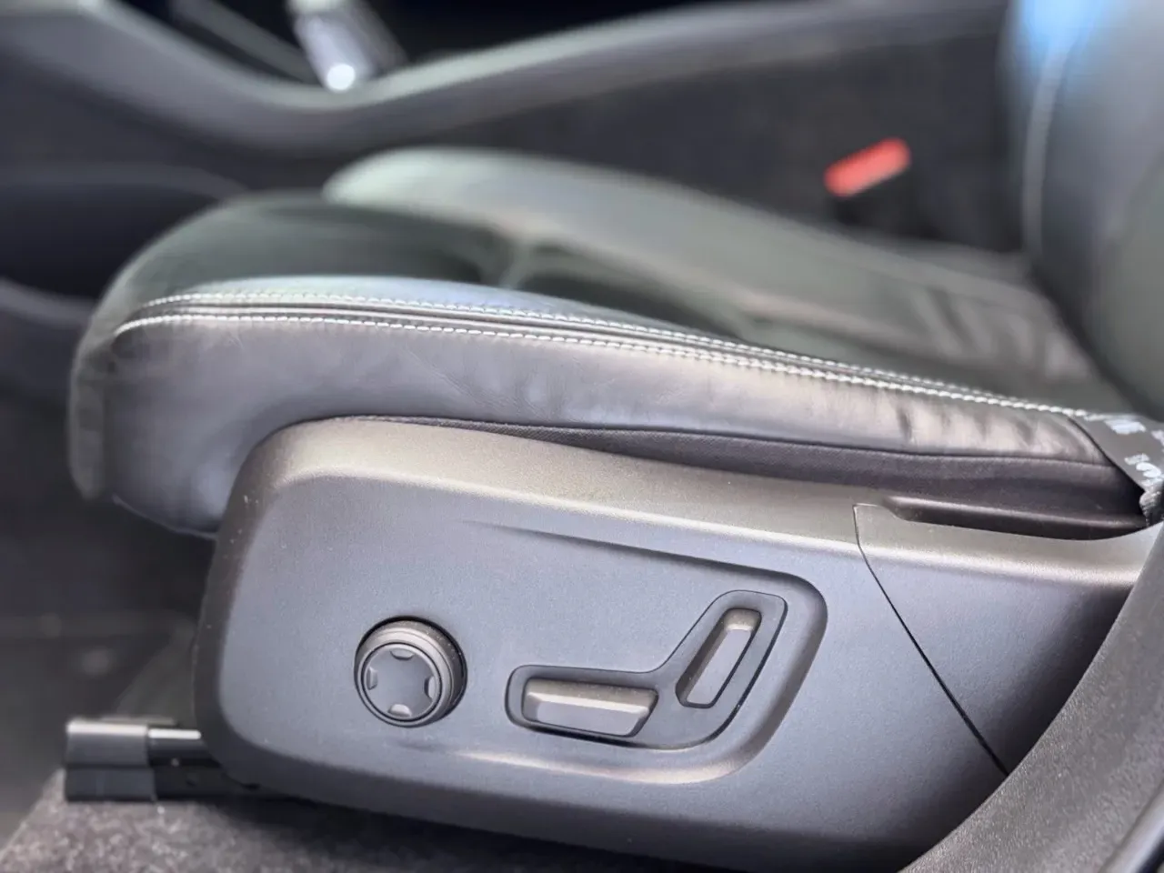 Volvo XC40 Recharge - Imagem 10