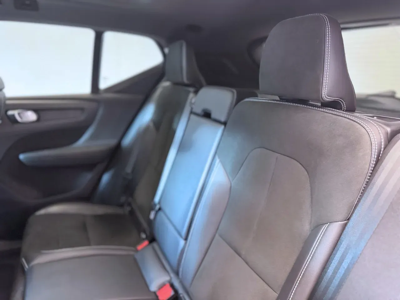 Volvo XC40 Recharge - Imagem 13