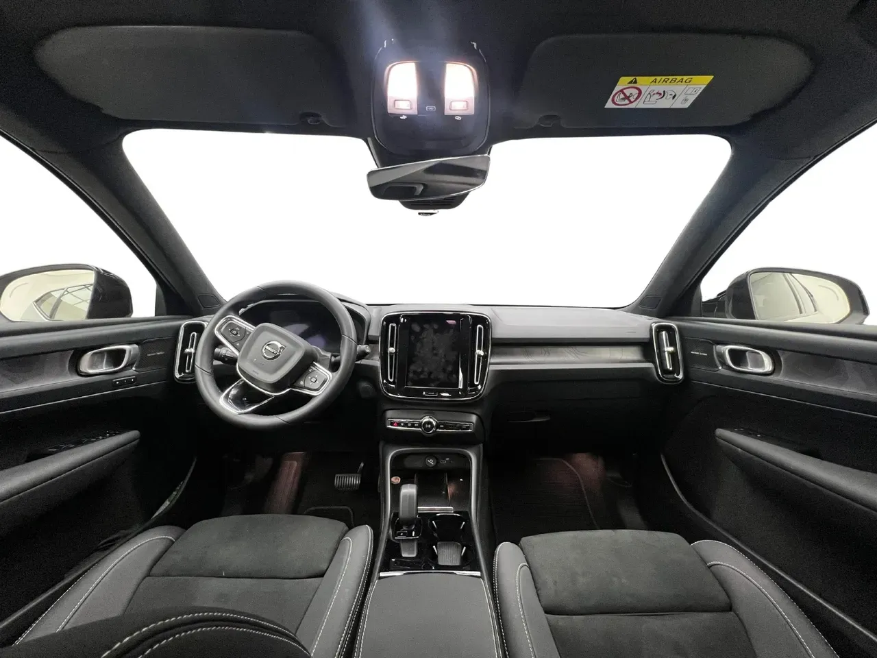 Volvo XC40 Recharge - Imagem 8