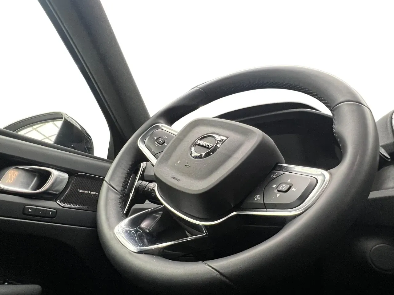 Volvo XC40 Recharge - Imagem 10