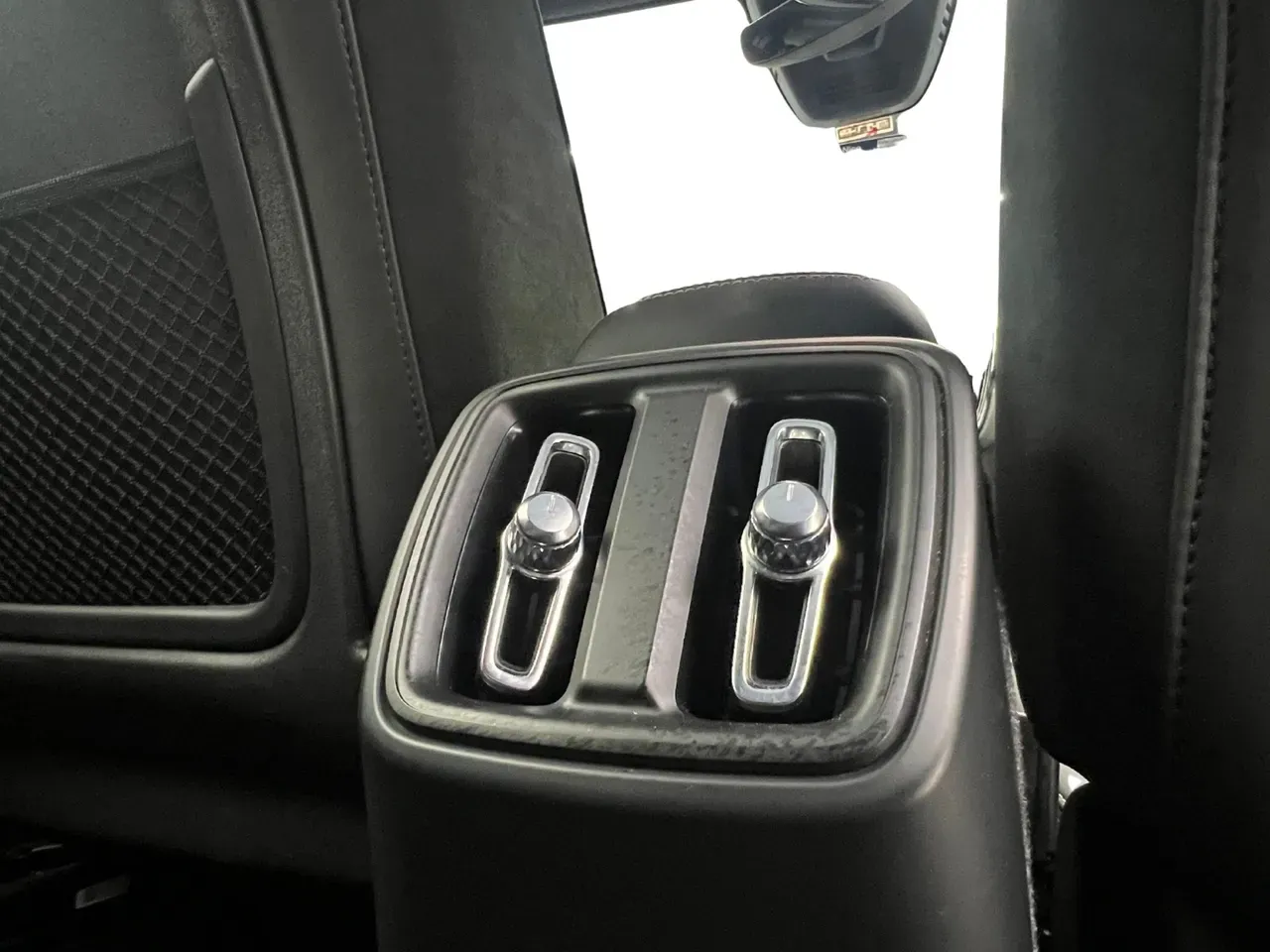 Volvo XC40 Recharge - Imagem 14