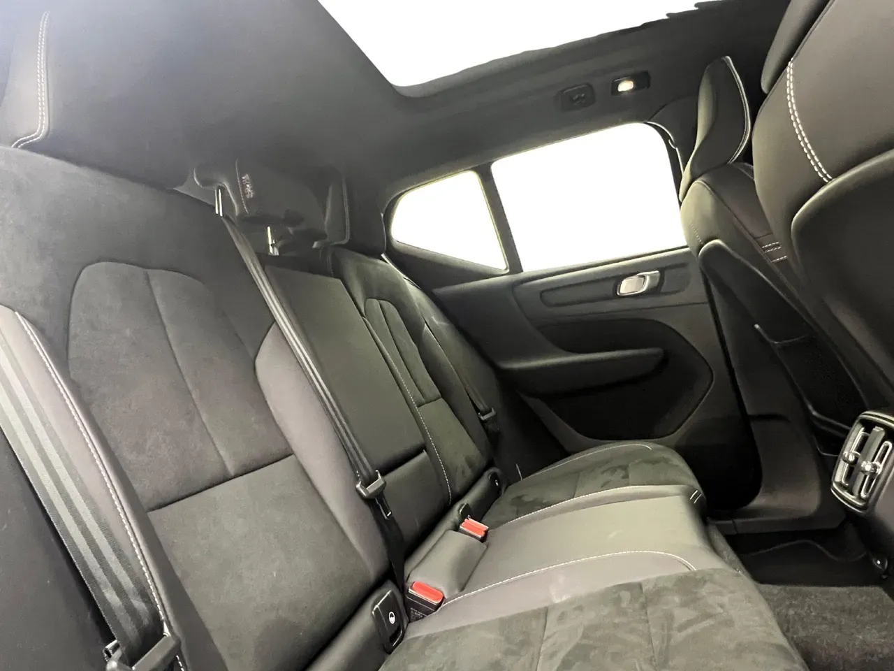 Volvo XC40 Recharge - Imagem 16