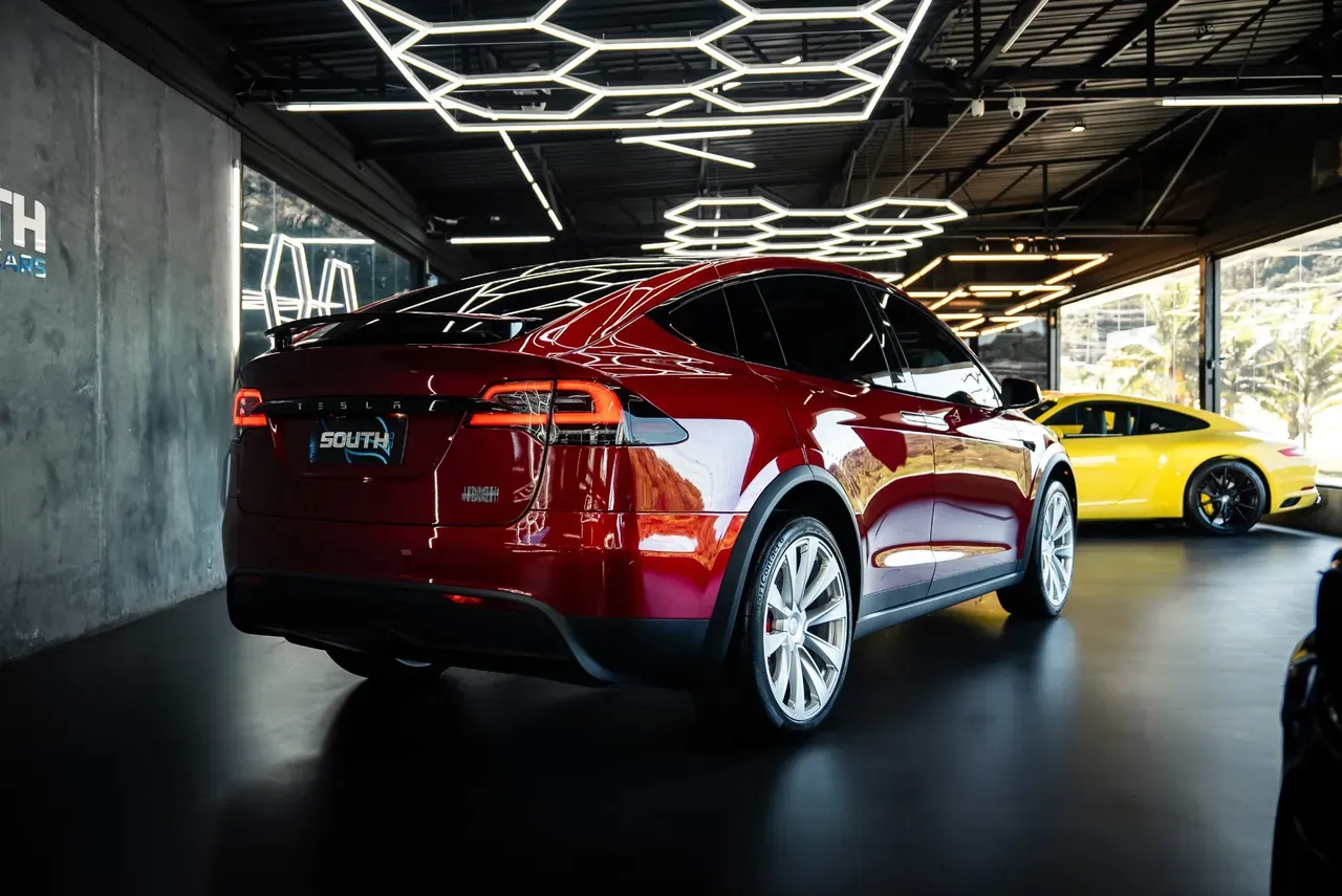 Tesla Model X - Imagem 6