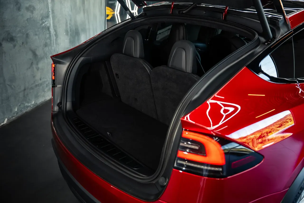 Tesla Model X - Imagem 8