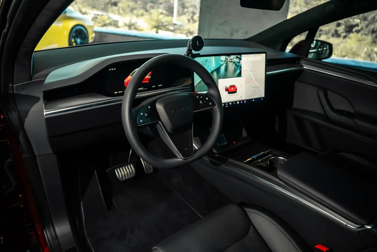 Tesla Model X - Imagem 11