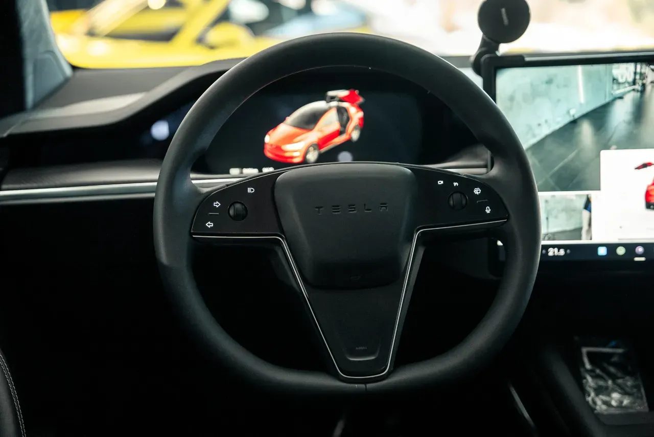 Tesla Model X - Imagem 12