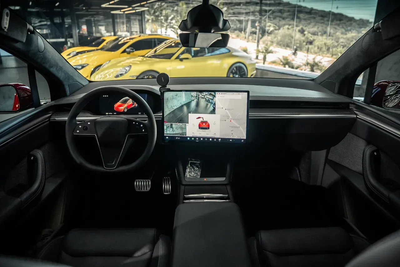 Tesla Model X - Imagem 13