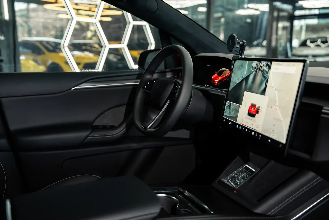 Tesla Model X - Imagem 14