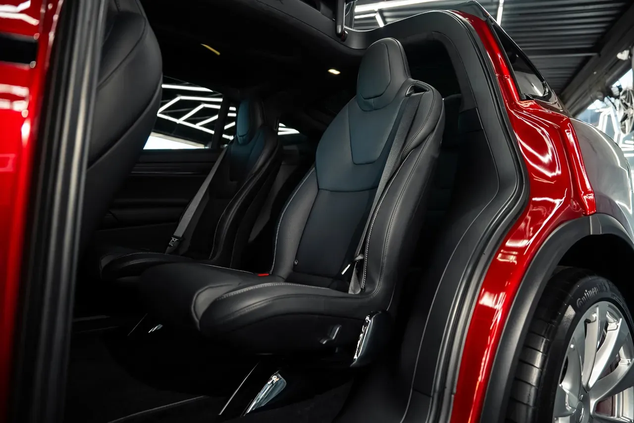 Tesla Model X - Imagem 18