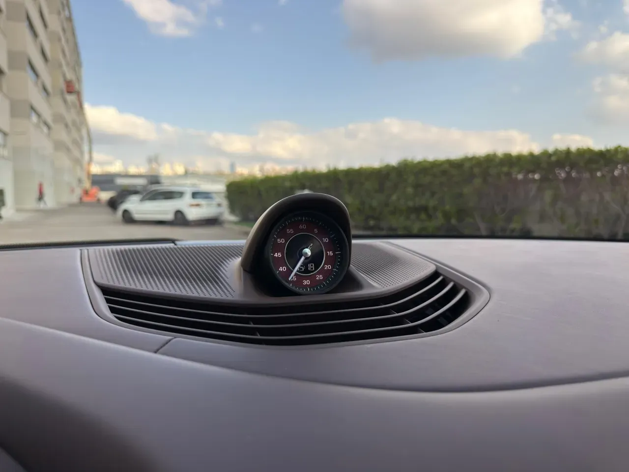 Porsche Taycan - Imagem 10