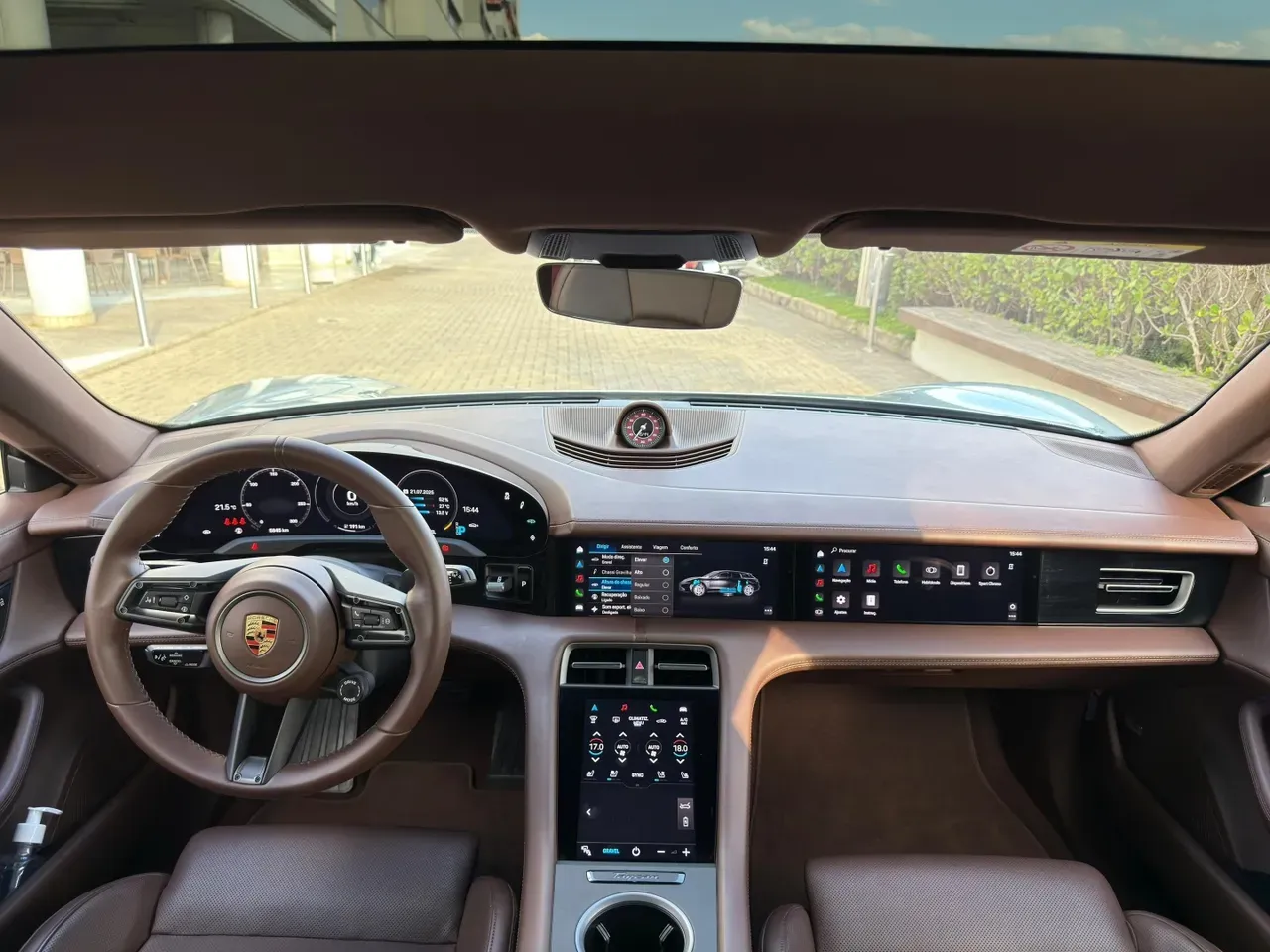 Porsche Taycan - Imagem 17