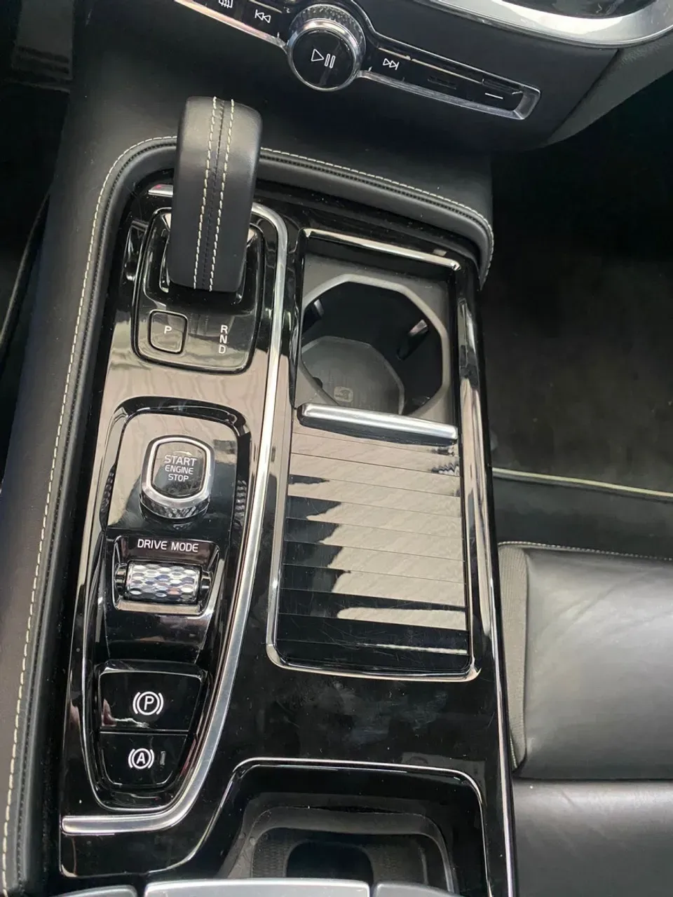 Volvo S60 Recharge Plug-in Hybrid - Imagem 11