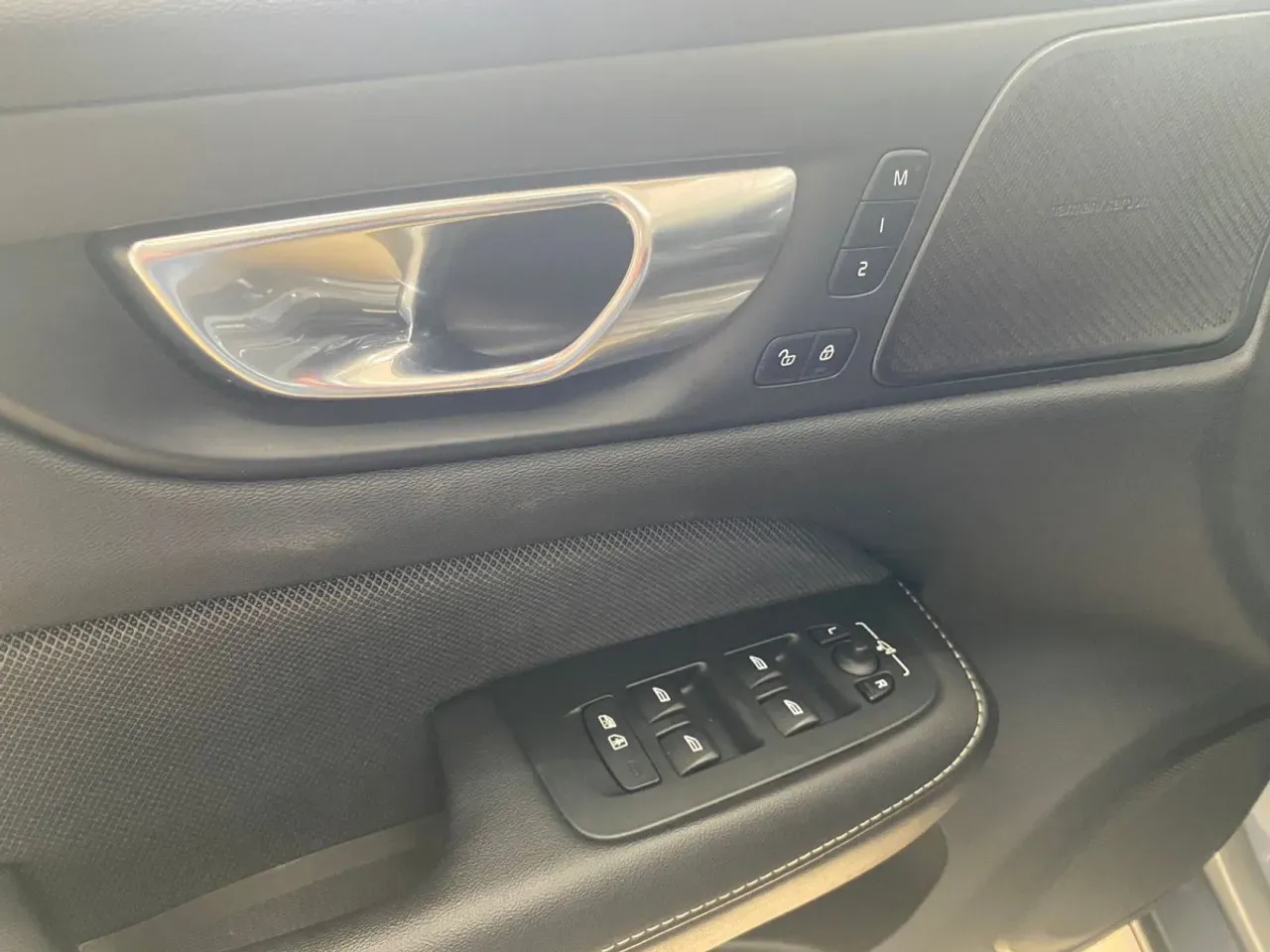 Volvo S60 Recharge Plug-in Hybrid - Imagem 13