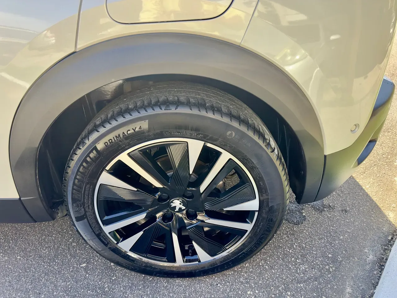 Peugeot E-2008 - Imagem 7