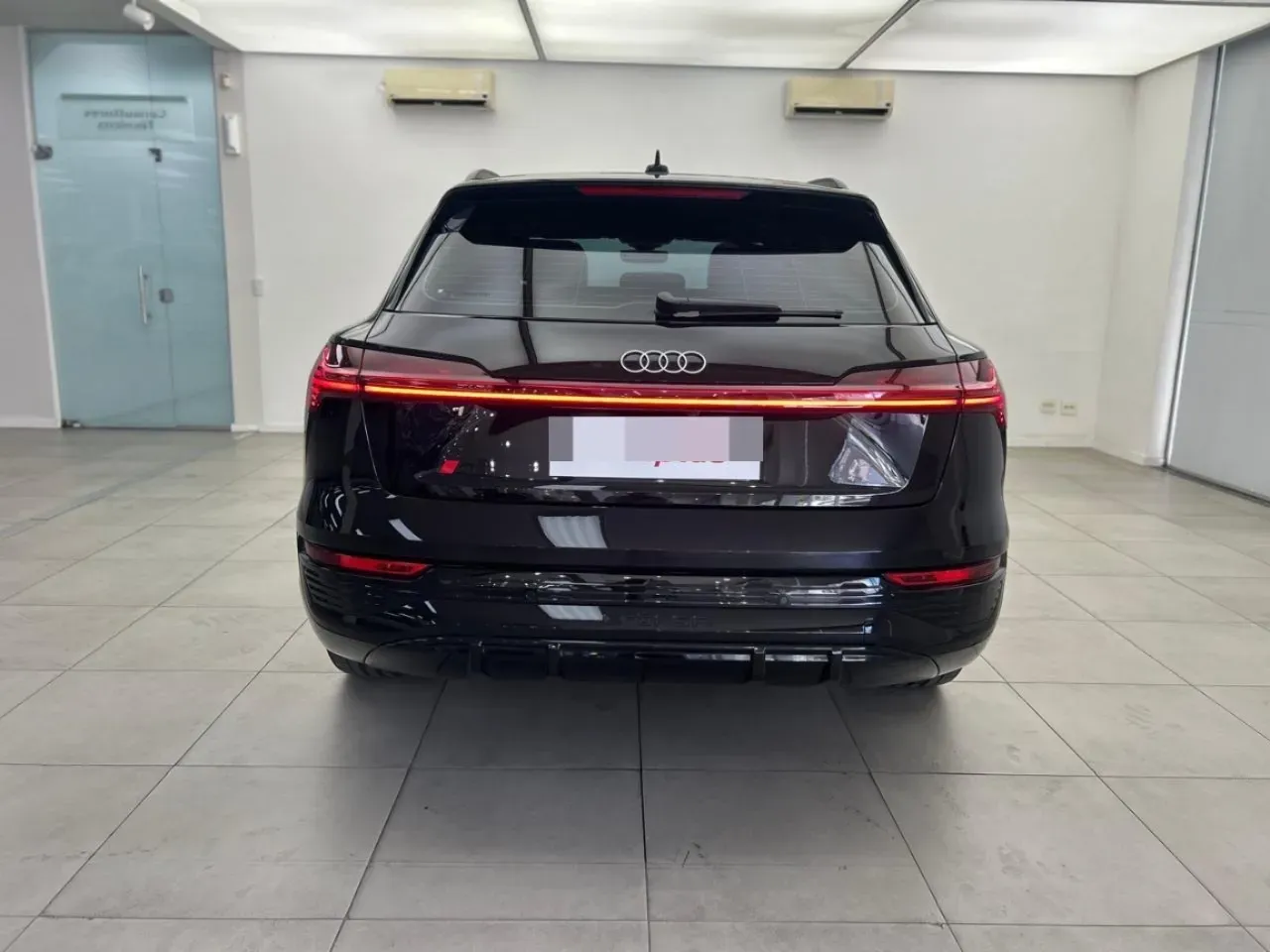 Audi Q8 Sportback E-tron - Imagem 11