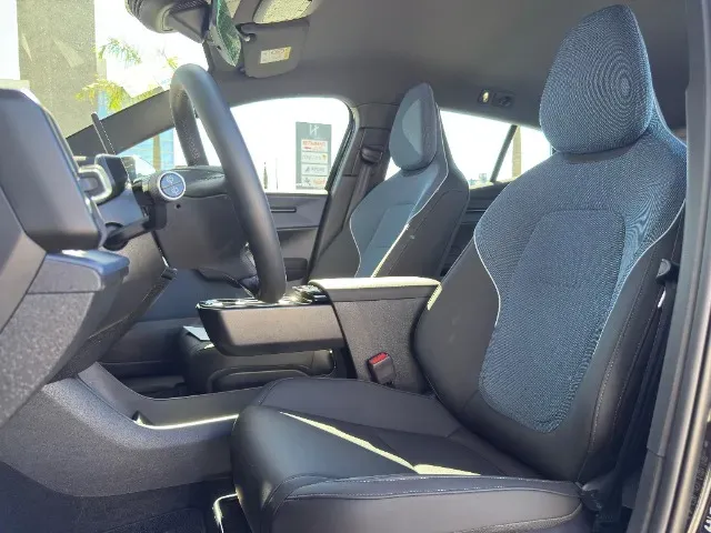 Volvo EX30 - Imagem 13