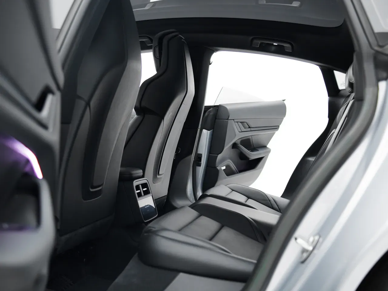 Porsche Taycan - Imagem 18