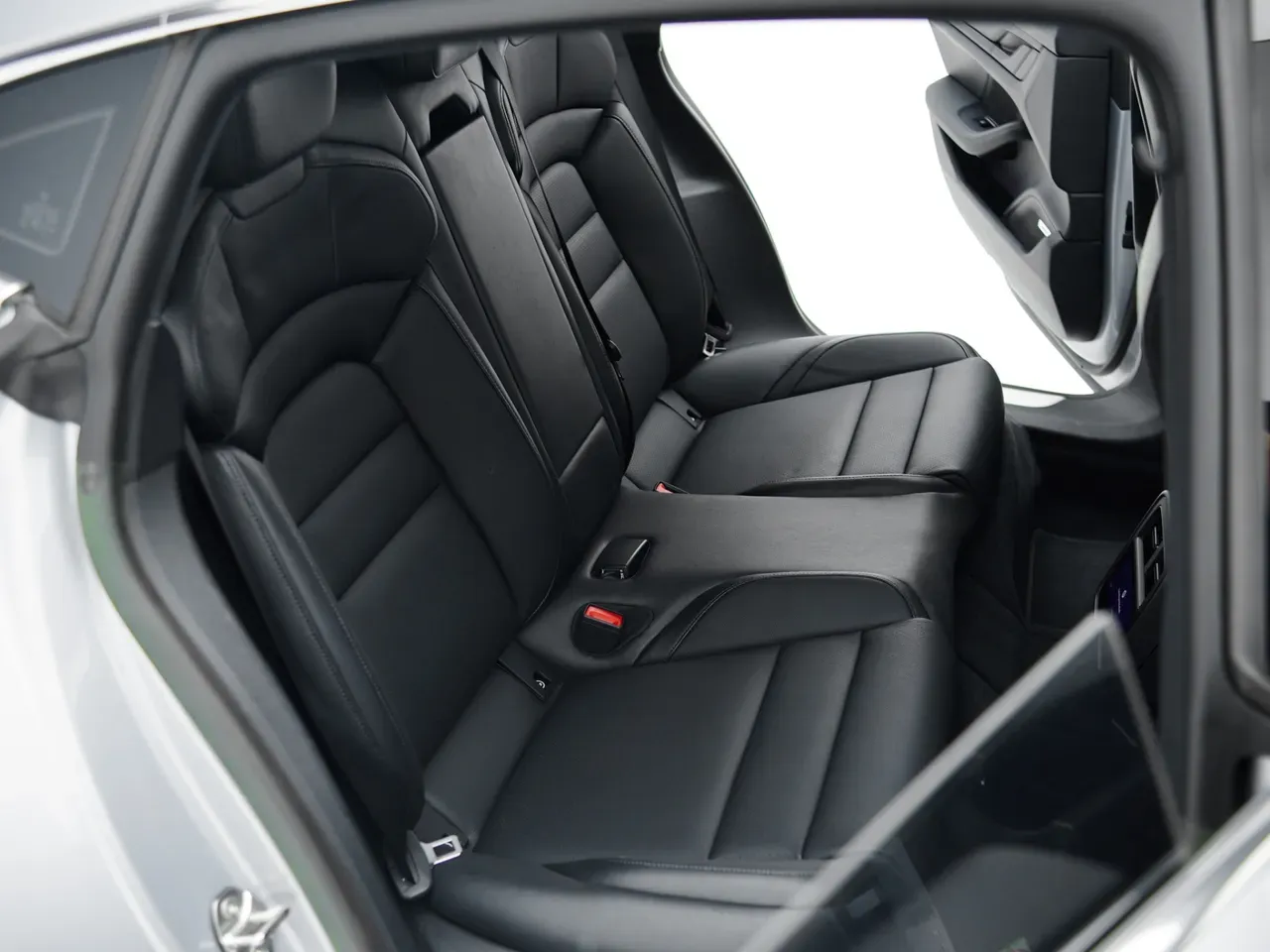 Porsche Taycan - Imagem 19