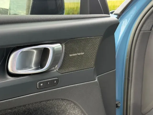 Volvo XC40 Recharge - Imagem 10