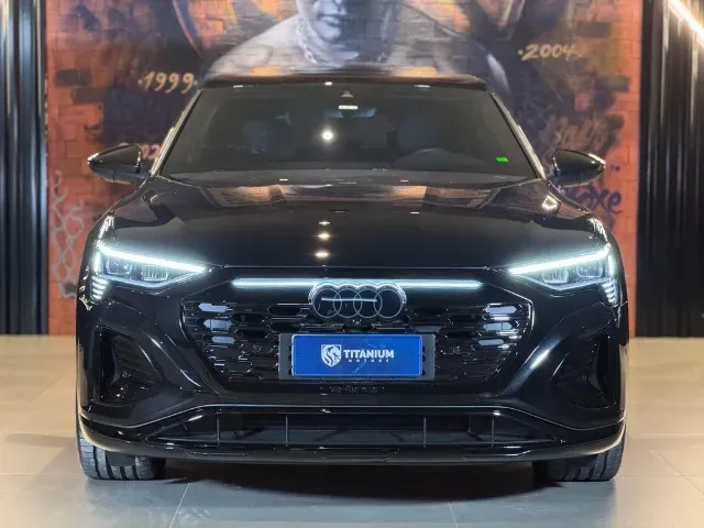 Audi Q8 Sportback E-tron - Imagem 4