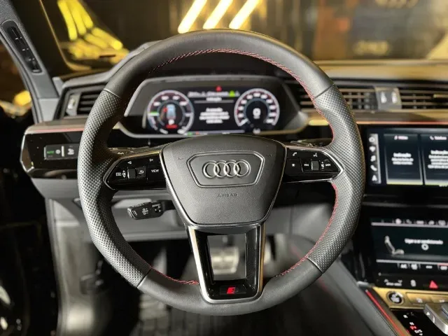 Audi Q8 Sportback E-tron - Imagem 15