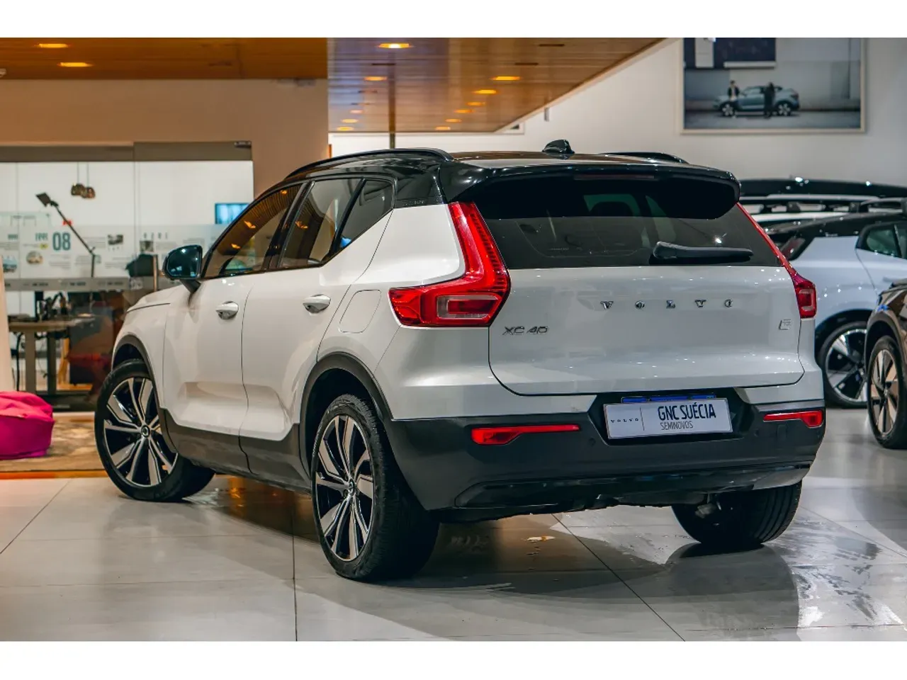 Volvo XC40 Recharge - Imagem 6