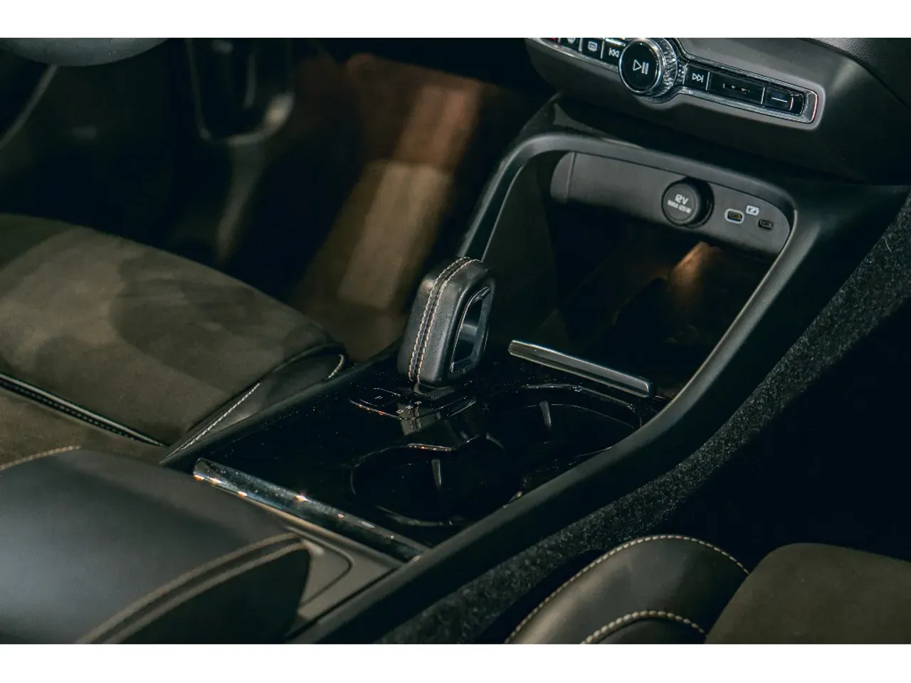 Volvo XC40 Recharge - Imagem 14