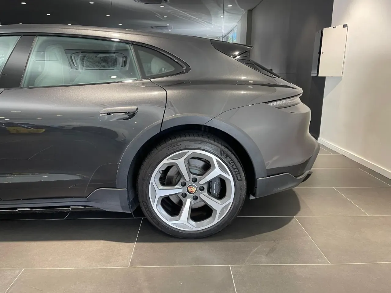 Porsche Taycan - Imagem 5