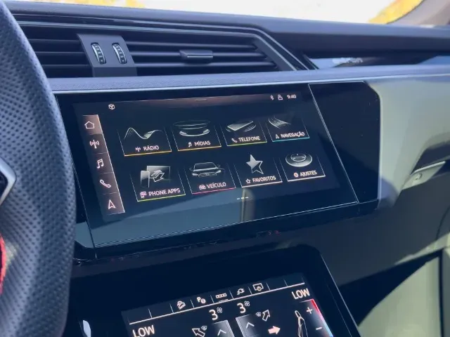 Audi Q8 Sportback E-tron - Imagem 12