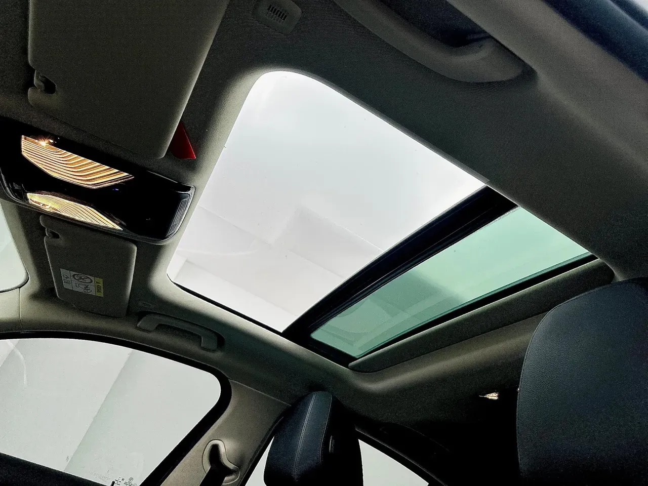 BMW 330e Plug-in Hybrid - Imagem 6