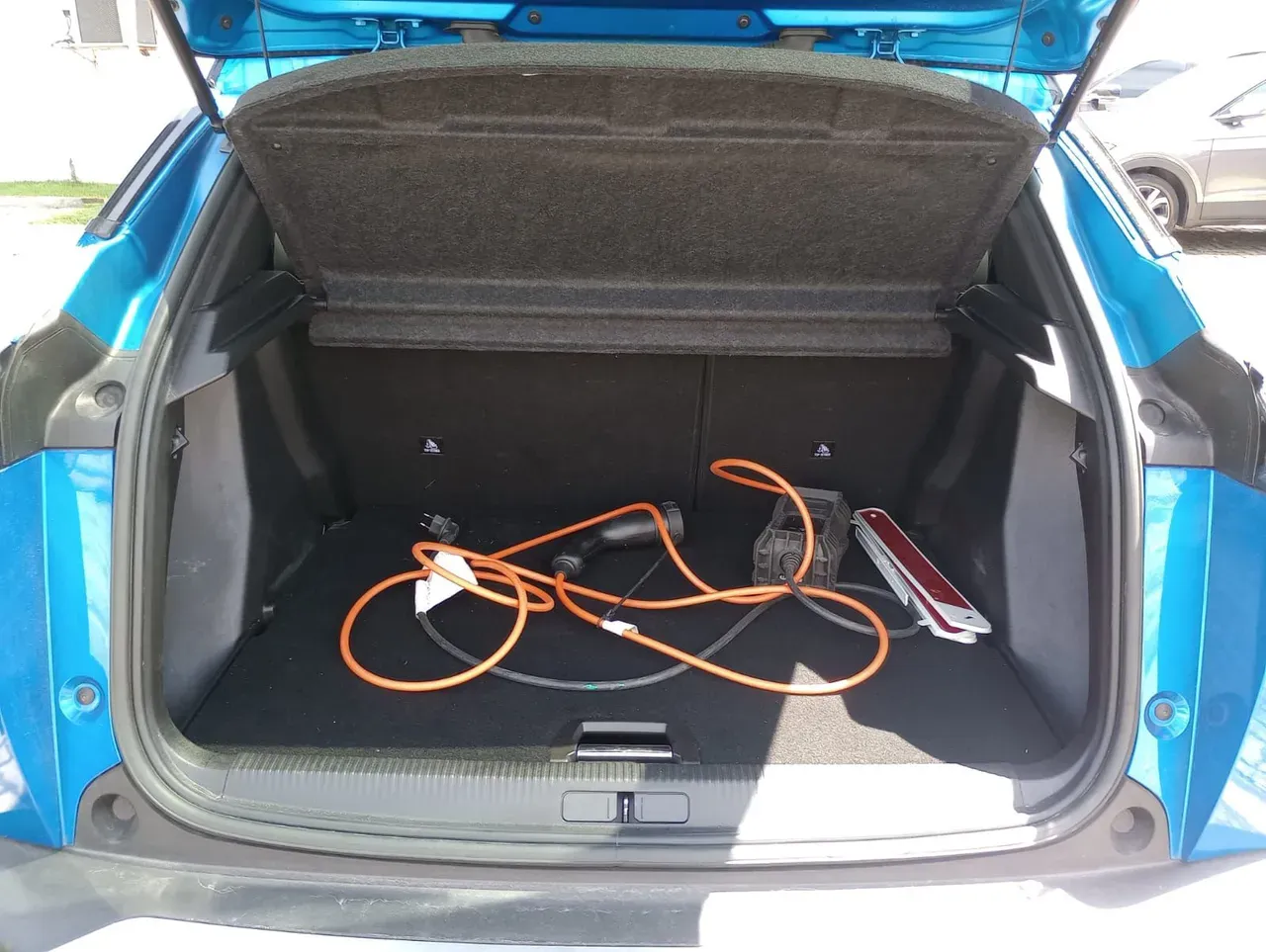 Peugeot E-2008 - Imagem 7